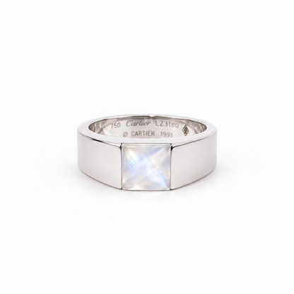 Cartier Tank Ring mit schimmerndem Mondstein in 18K Weißgold