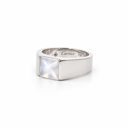 Cartier Tank Ring mit schimmerndem Mondstein in 18K Weißgold