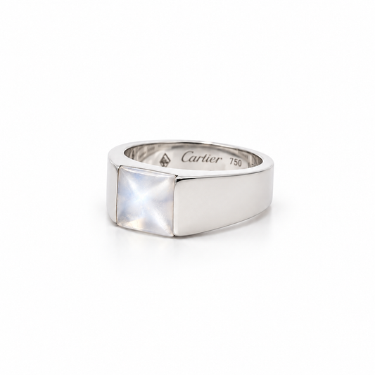 Cartier Tank Ring mit schimmerndem Mondstein in 18K Weißgold